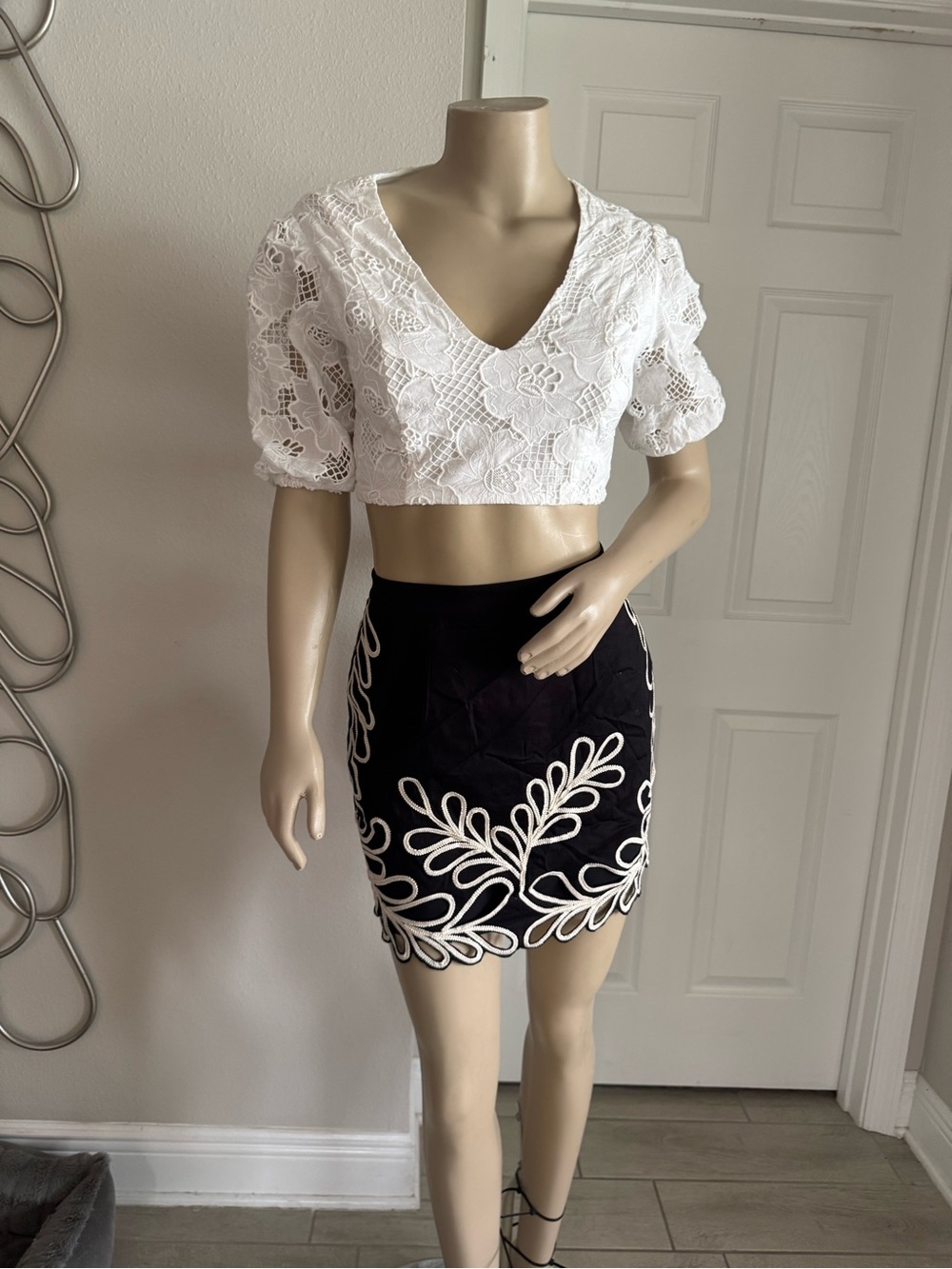 Karina Grimaldi Odile
Embroidered cut out Skirt black size M and Crop Top Size M - Picture 2 of 7